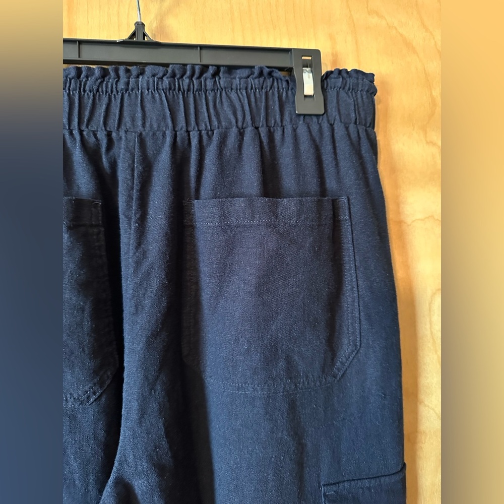 Time and Tru Women's Linen Blend Cropped
Cargo Pants - Picture 6 of 8